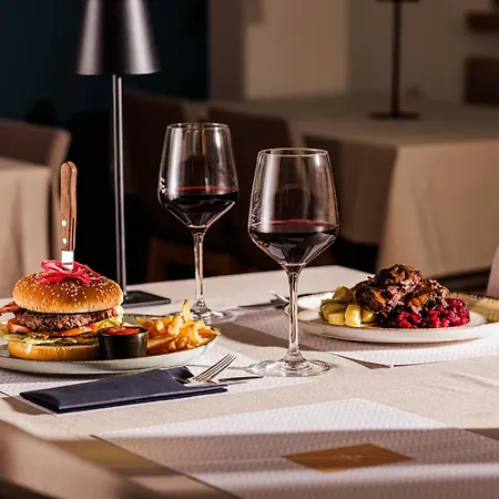 Faros Airport Hotel 3*