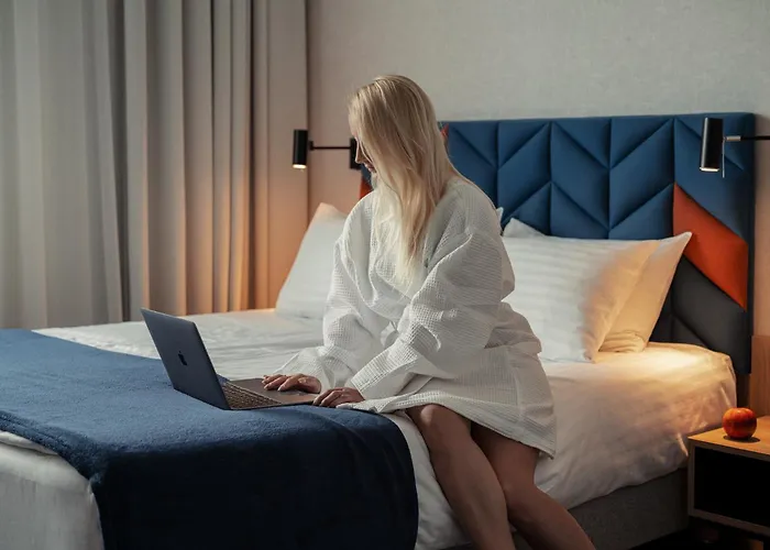 Hotel Faros Airport 3*