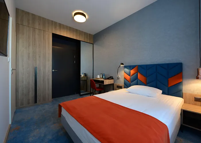 Faros Airport Hotel 3*