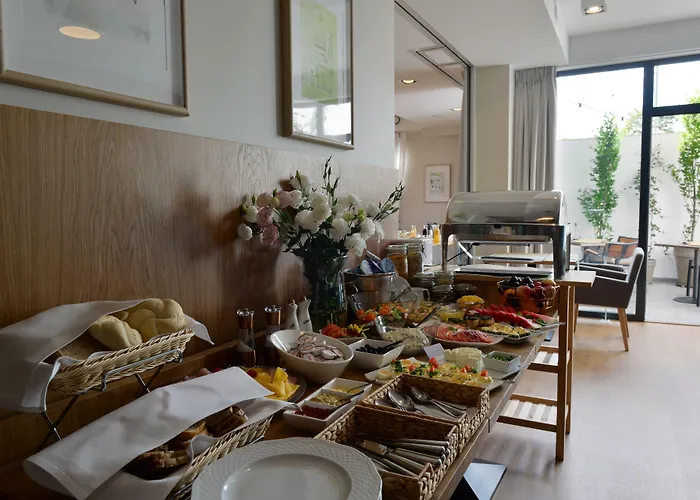 Hotel Faros Airport 3*